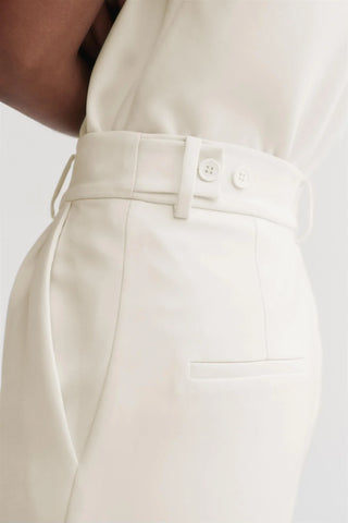 Almada Label