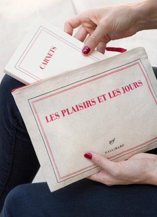 GALLIMARD - The Kit - Les Plaisirs et les Jours