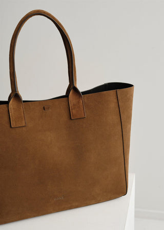 Koné - Large Filippo Bag - Suede Brandy