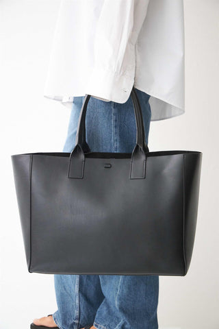 Koné - Large Filippo Bag - Vitello Black