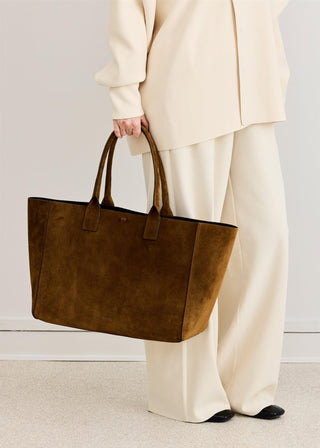 Koné - Large Filippo Bag - Suede Brandy