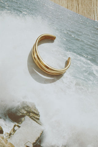 CAMILLA PIHL - The Curved Bangle