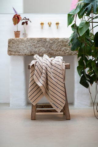 BONGUSTA - Naram Hand Towel - Creme & Ink