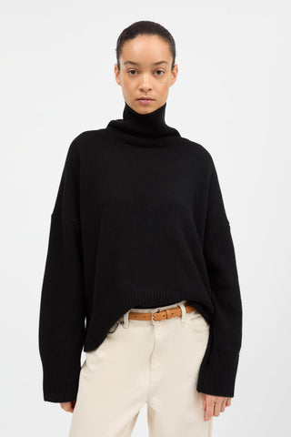 SKALL - PRE-ORDER Silene T-Neck - Black