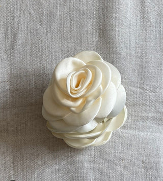 Pico Copenhagen - Small Satin Rose Claw - Ivory