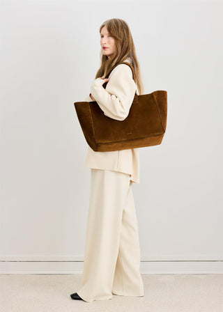 Koné - Large Filippo Bag - Suede Brandy