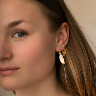 STINE A - Long Baroque Pearl With Chain Earring - Peach Sorbet