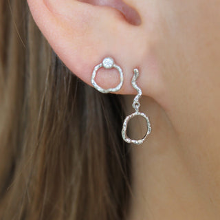 STINE A - Petit Wavy Circle Earring W/Stone - Silver